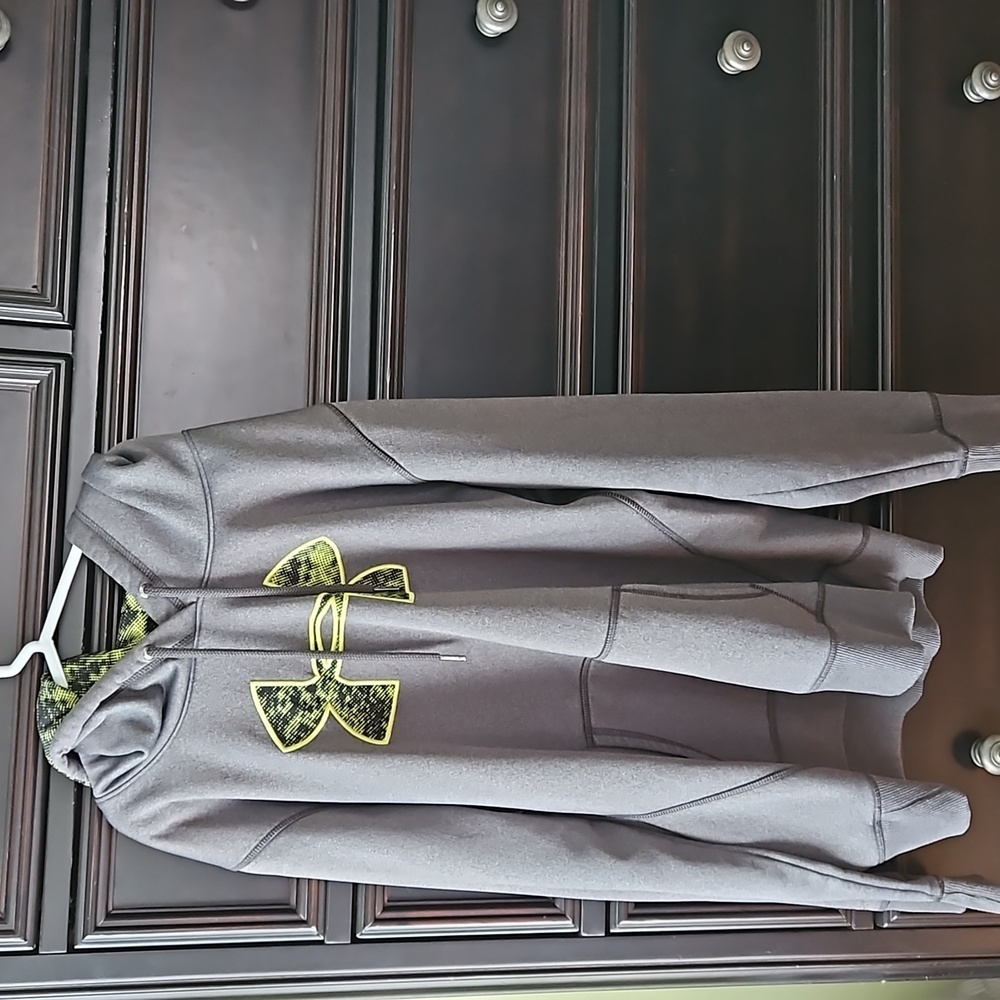 * Gently Used Under Armour Cold Gear Loose Fit Hoodie